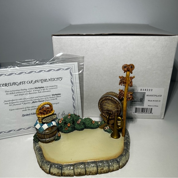 Goebel Hummelscape Marktplatz 1065-D Hummel Figurine Alpine Dancer 2108/B NIB - Picture 4 of 9